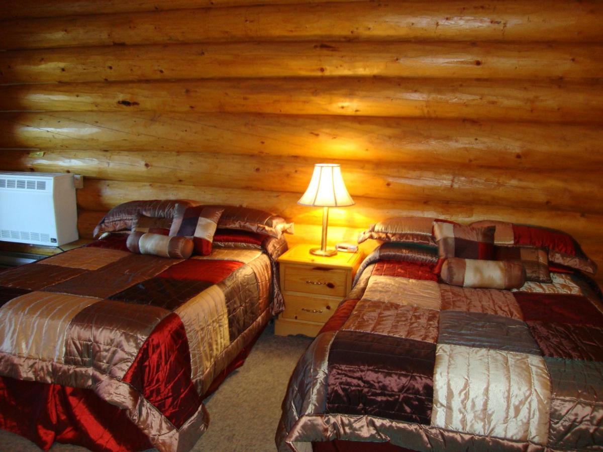 Helmcken Falls Lodge Cabin Rooms And Rv Park Clearwater Bagian luar foto