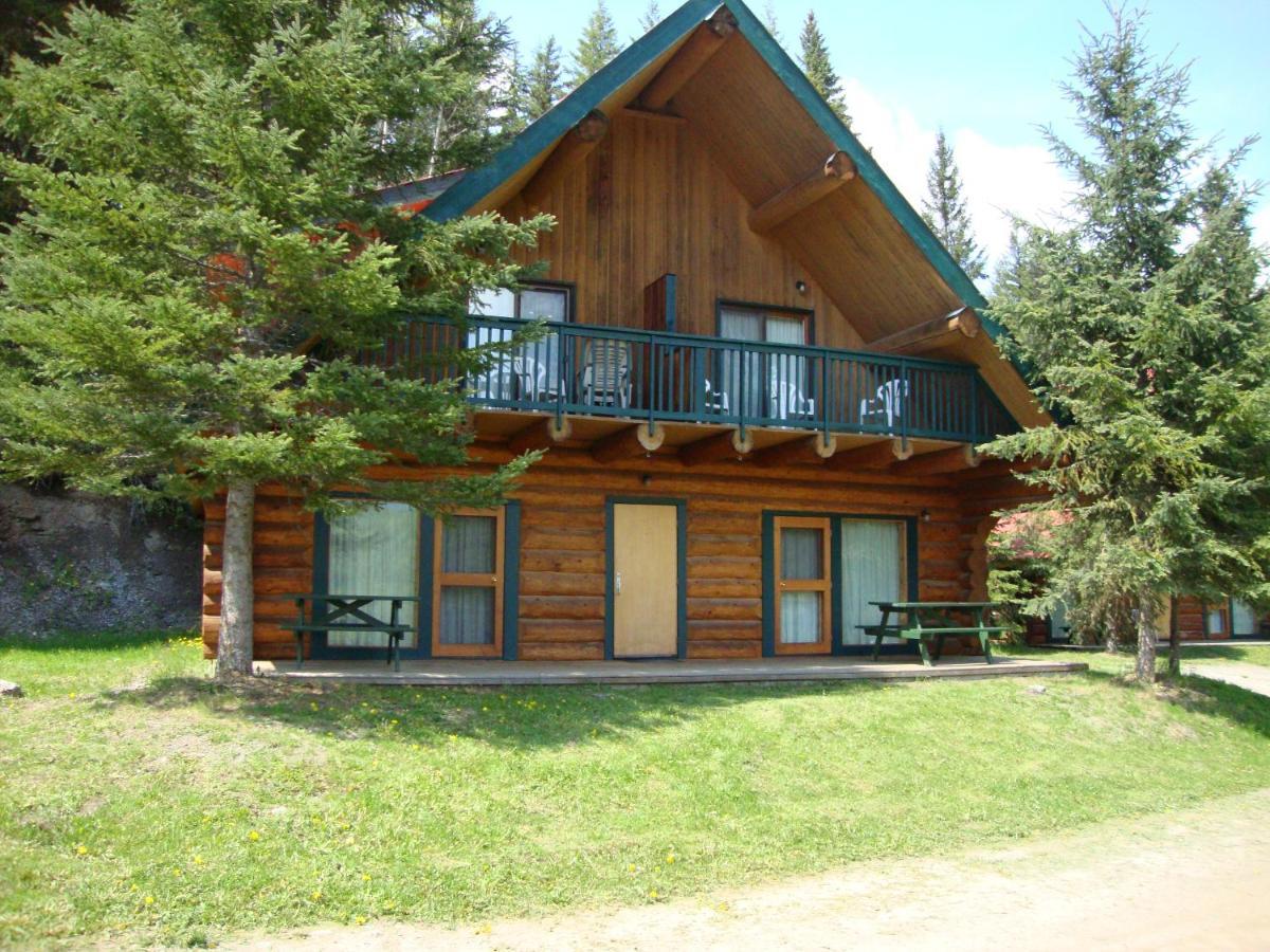 Helmcken Falls Lodge Cabin Rooms And Rv Park Clearwater Bagian luar foto