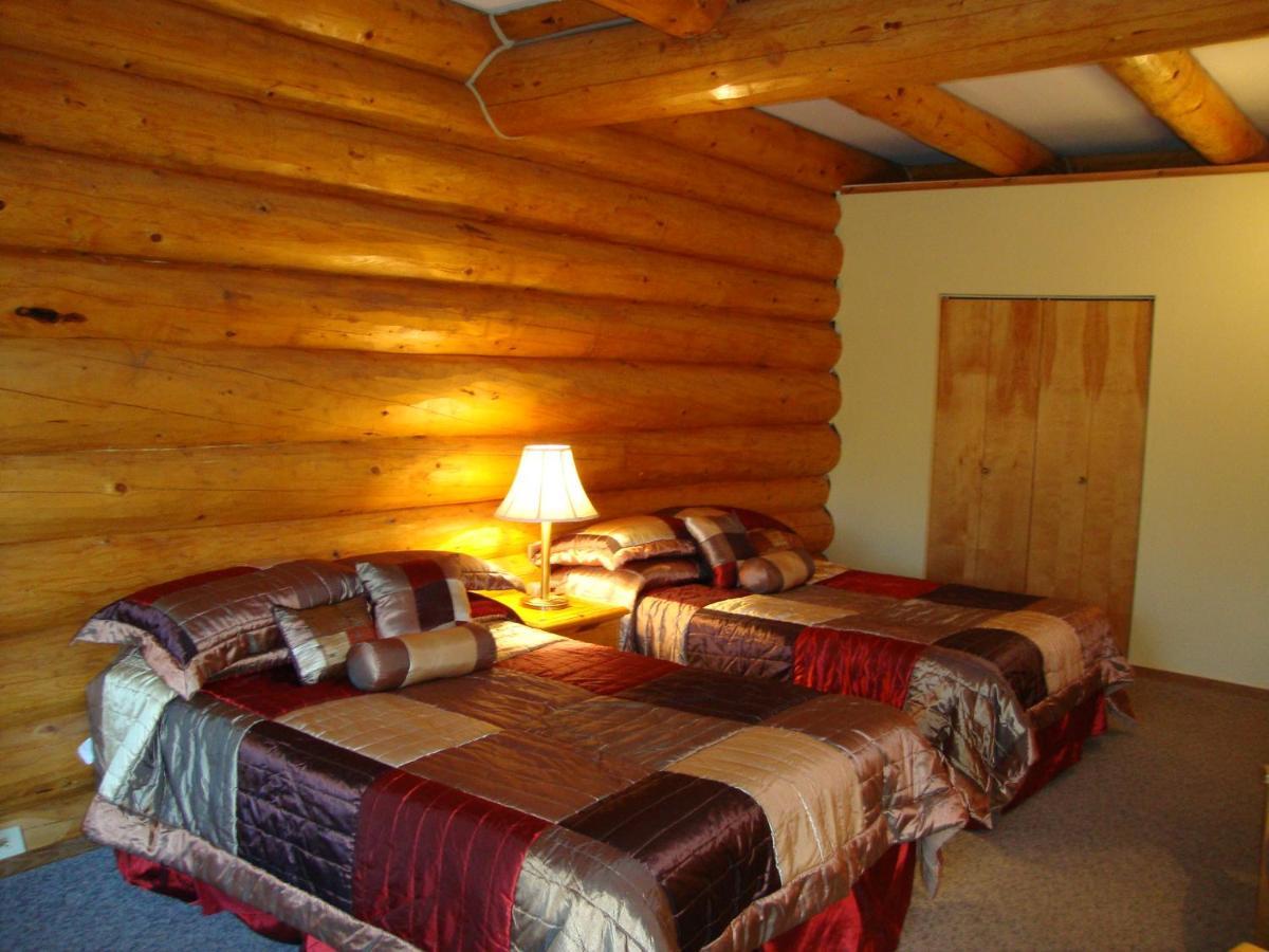 Helmcken Falls Lodge Cabin Rooms And Rv Park Clearwater Bagian luar foto