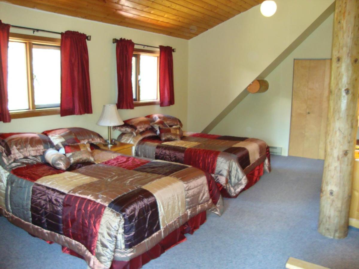 Helmcken Falls Lodge Cabin Rooms And Rv Park Clearwater Bagian luar foto