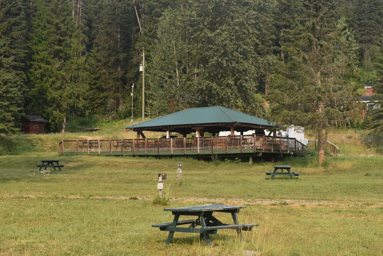 Helmcken Falls Lodge Cabin Rooms And Rv Park Clearwater Bagian luar foto