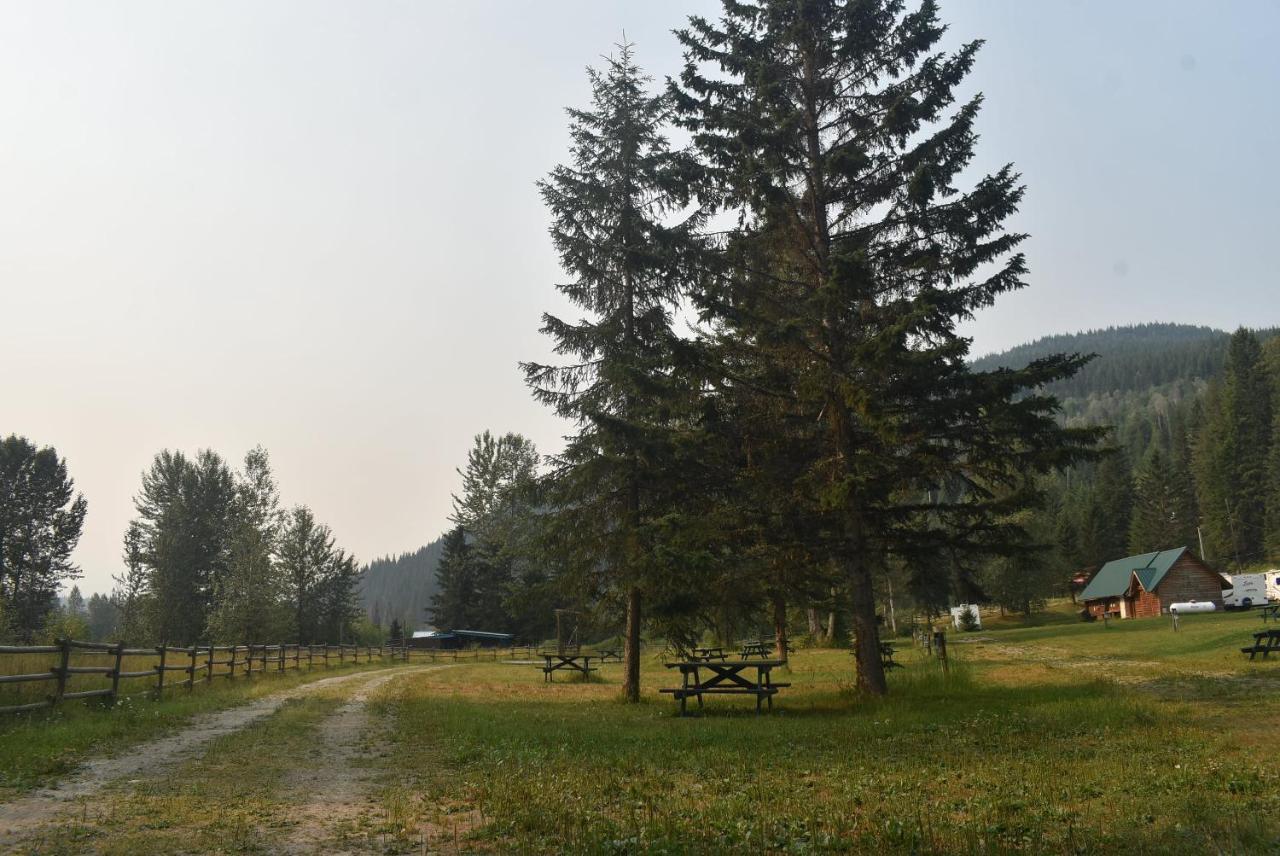 Helmcken Falls Lodge Cabin Rooms And Rv Park Clearwater Bagian luar foto