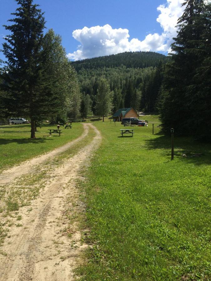Helmcken Falls Lodge Cabin Rooms And Rv Park Clearwater Bagian luar foto