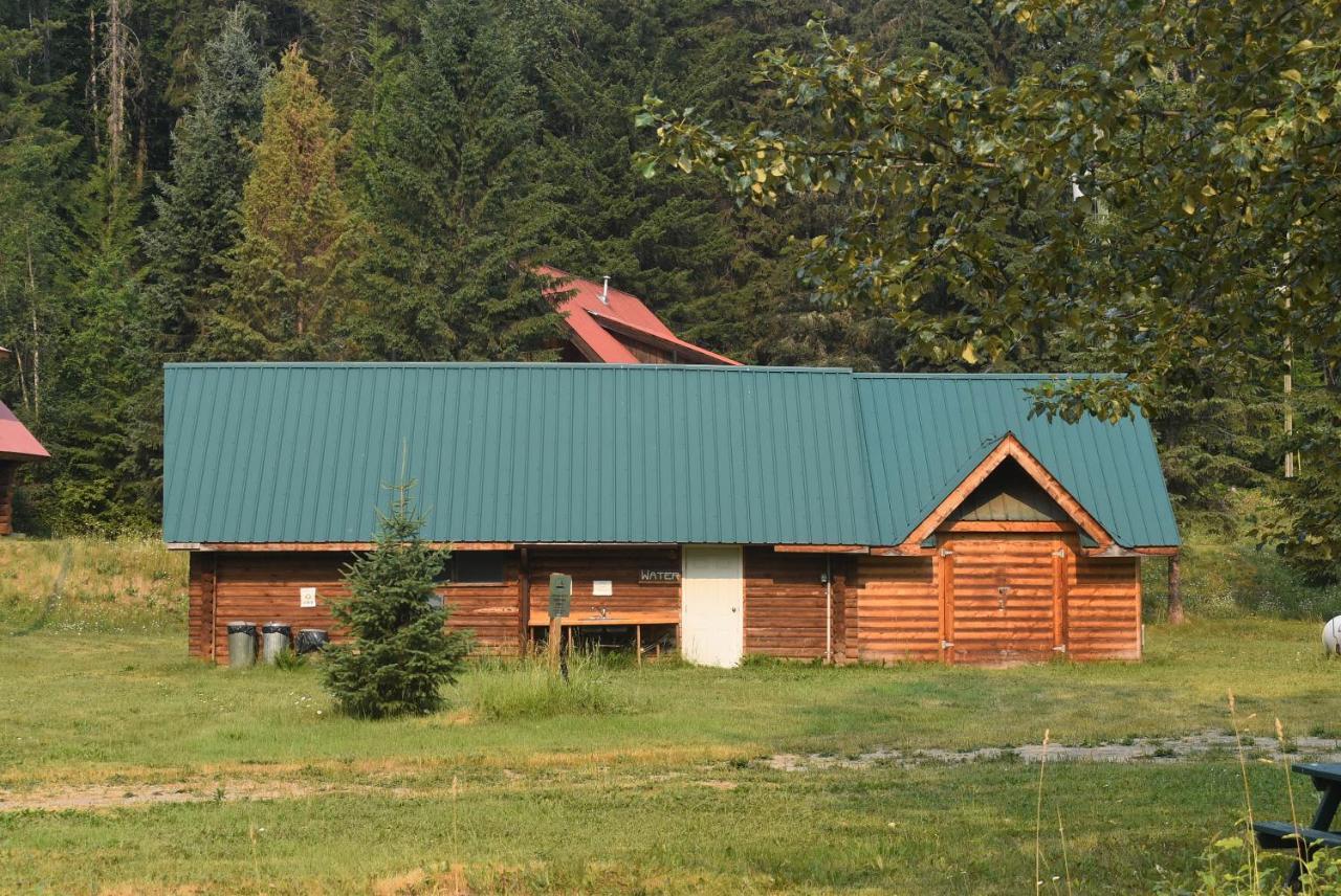 Helmcken Falls Lodge Cabin Rooms And Rv Park Clearwater Bagian luar foto