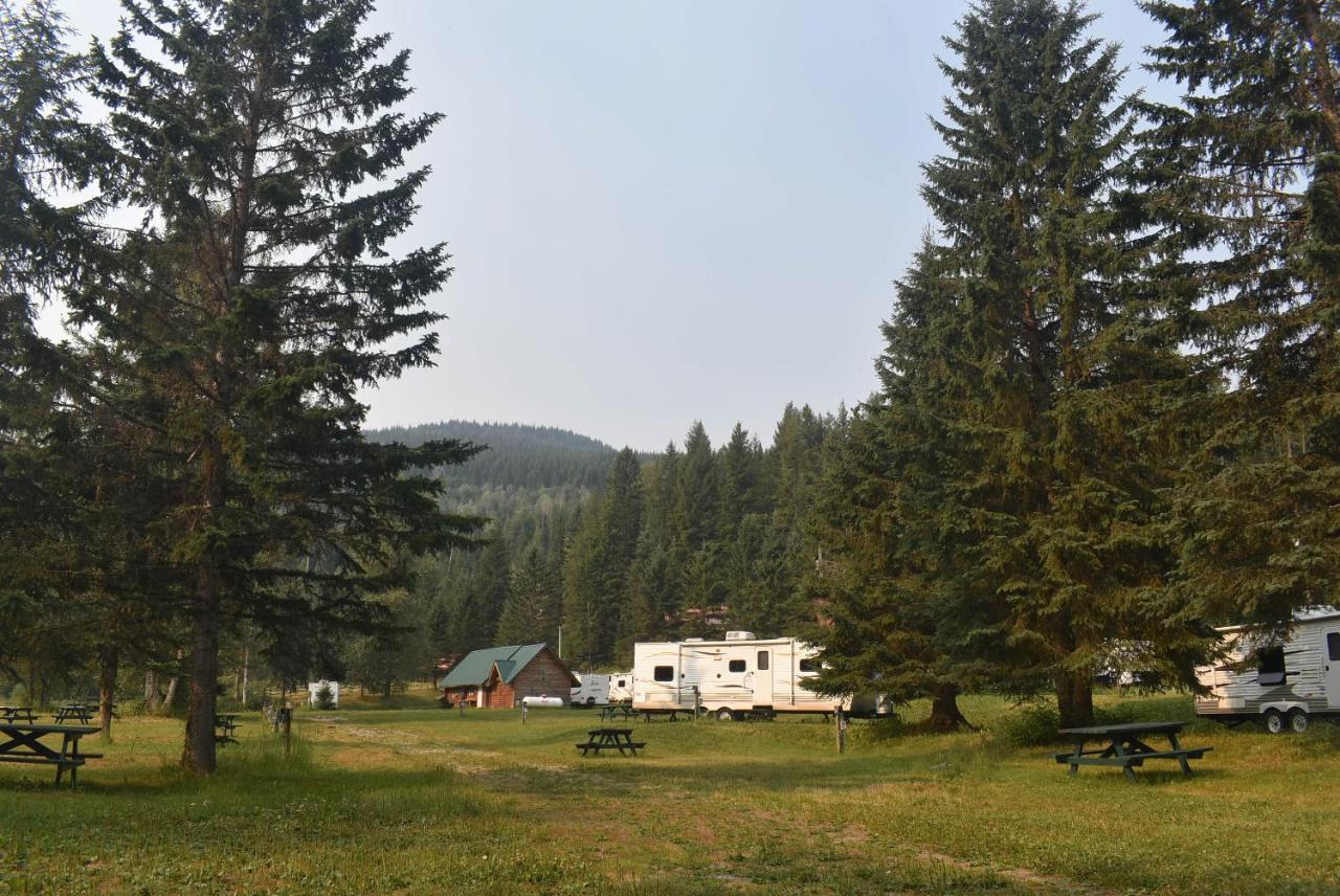 Helmcken Falls Lodge Cabin Rooms And Rv Park Clearwater Bagian luar foto