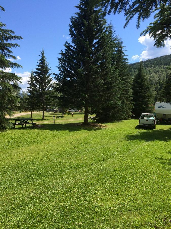 Helmcken Falls Lodge Cabin Rooms And Rv Park Clearwater Bagian luar foto