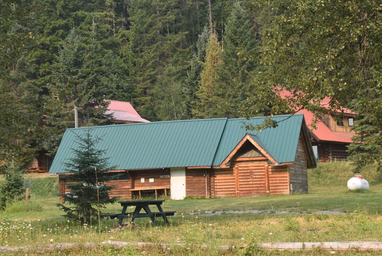Helmcken Falls Lodge Cabin Rooms And Rv Park Clearwater Bagian luar foto