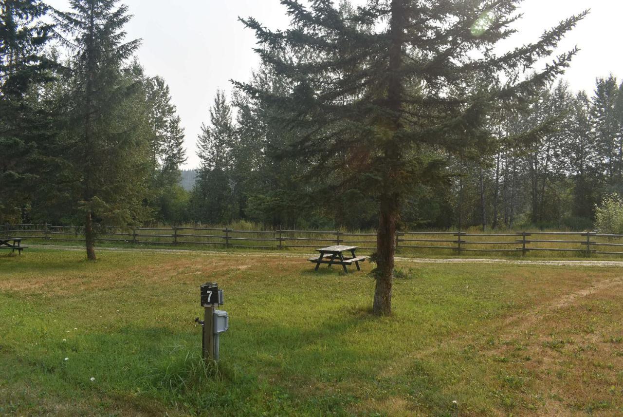 Helmcken Falls Lodge Cabin Rooms And Rv Park Clearwater Bagian luar foto