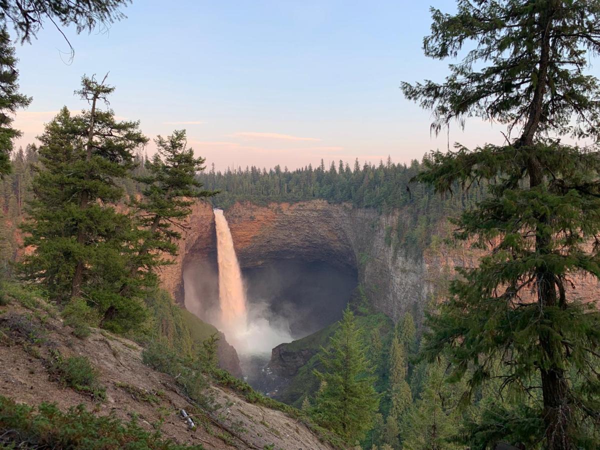 Helmcken Falls Lodge Cabin Rooms And Rv Park Clearwater Bagian luar foto
