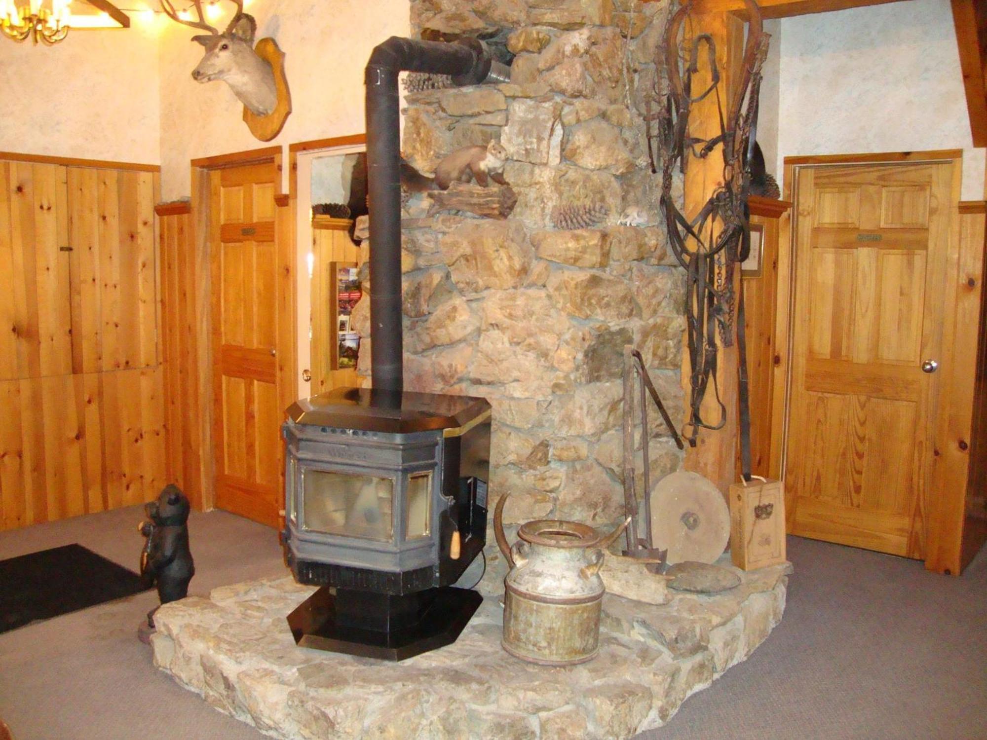 Helmcken Falls Lodge Cabin Rooms And Rv Park Clearwater Bagian luar foto
