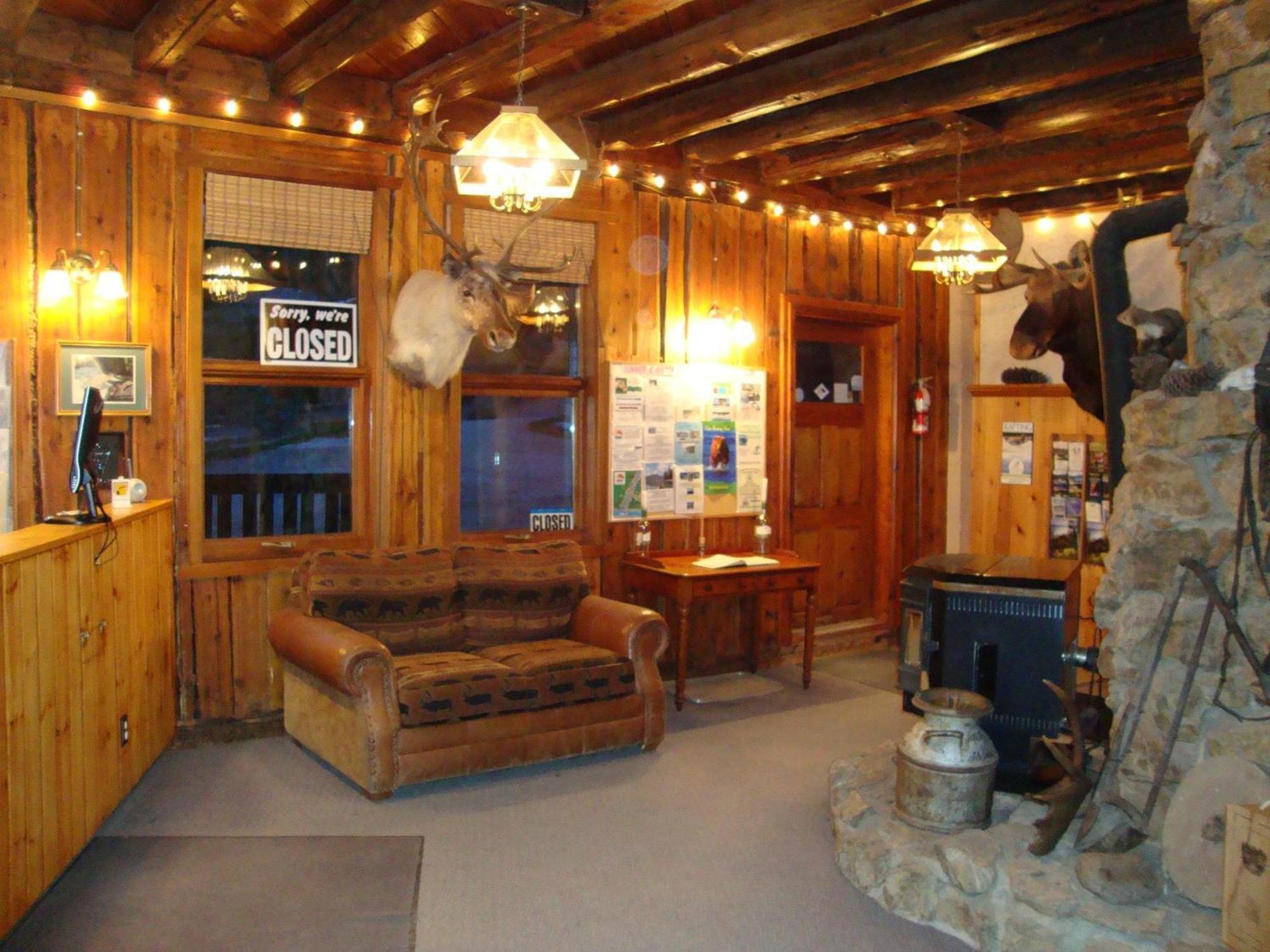 Helmcken Falls Lodge Cabin Rooms And Rv Park Clearwater Bagian luar foto