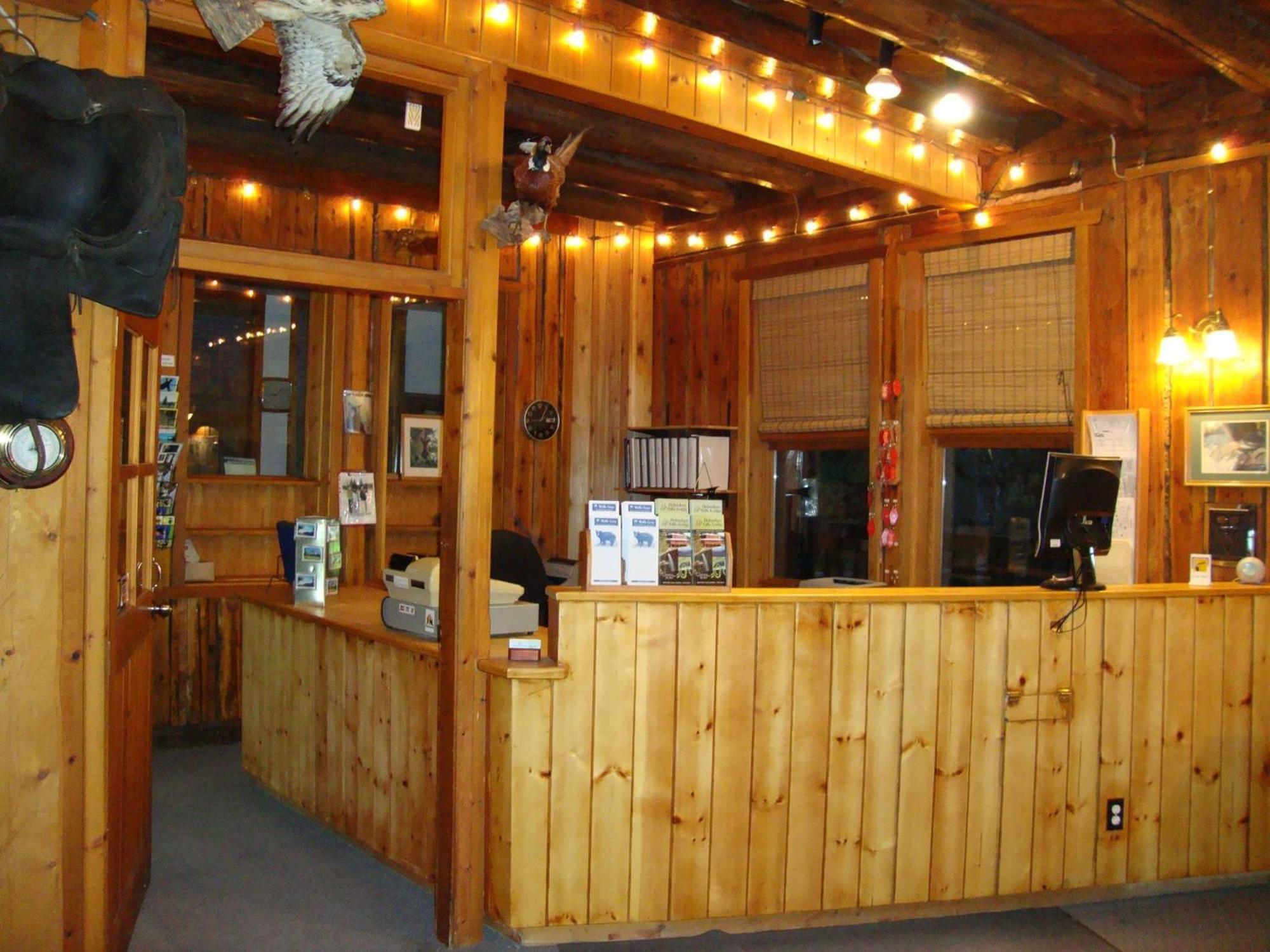 Helmcken Falls Lodge Cabin Rooms And Rv Park Clearwater Bagian luar foto