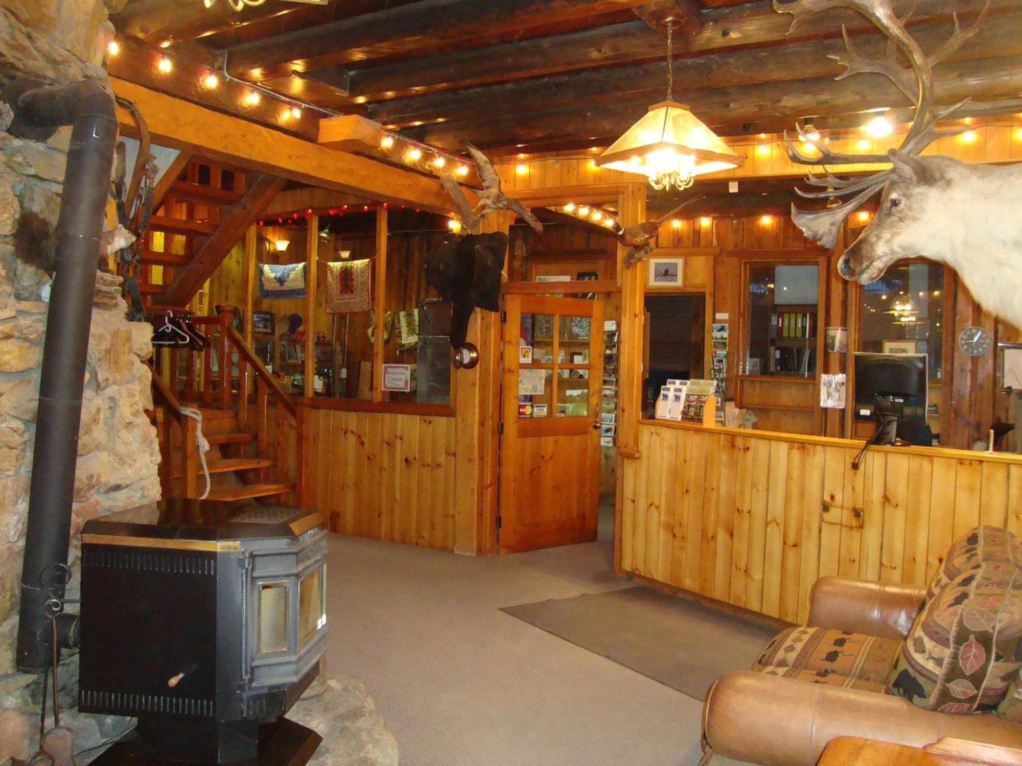 Helmcken Falls Lodge Cabin Rooms And Rv Park Clearwater Bagian luar foto