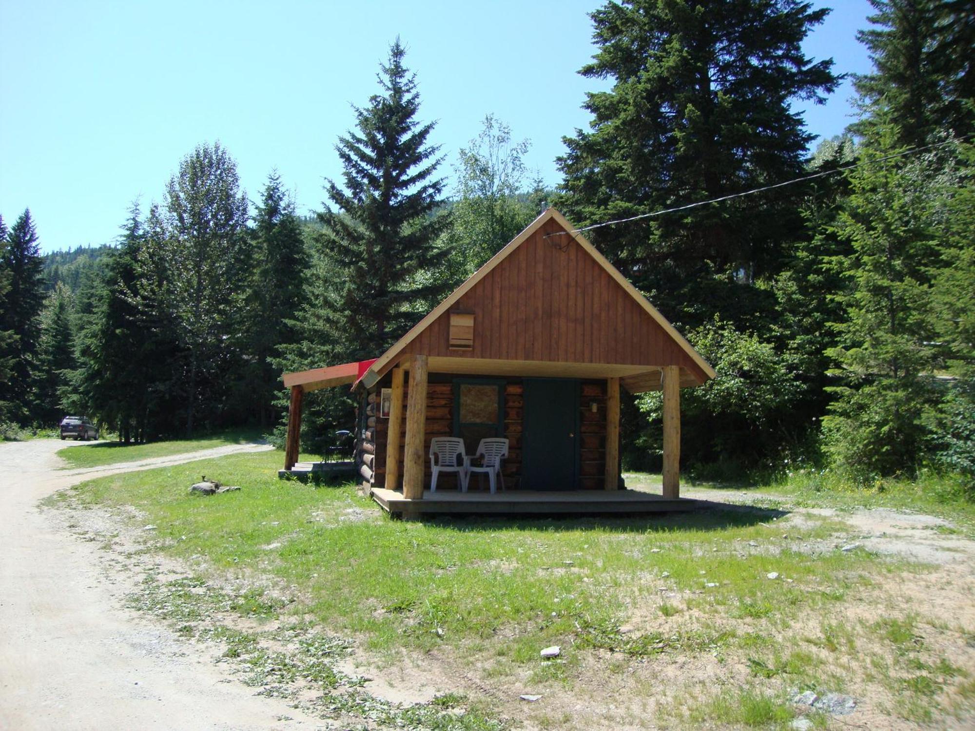 Helmcken Falls Lodge Cabin Rooms And Rv Park Clearwater Bagian luar foto