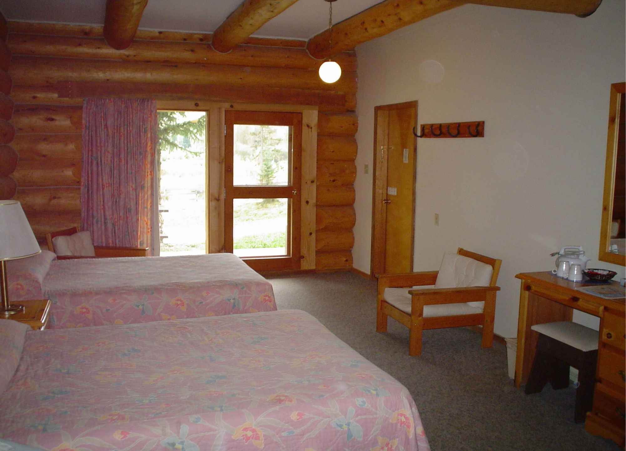 Helmcken Falls Lodge Cabin Rooms And Rv Park Clearwater Bagian luar foto