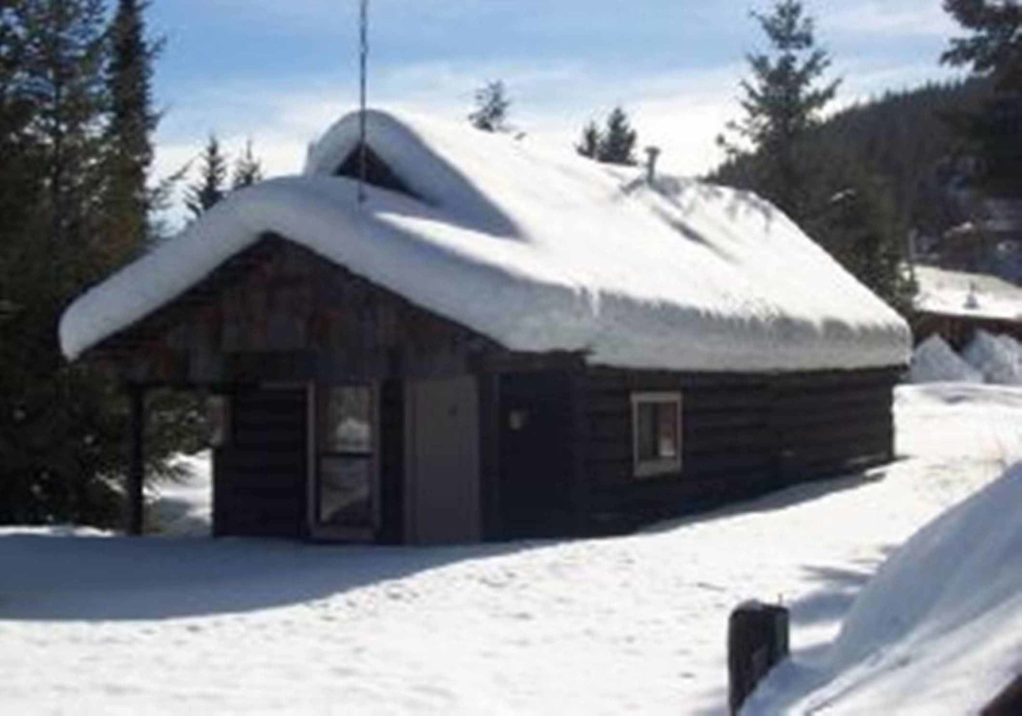 Helmcken Falls Lodge Cabin Rooms And Rv Park Clearwater Bagian luar foto