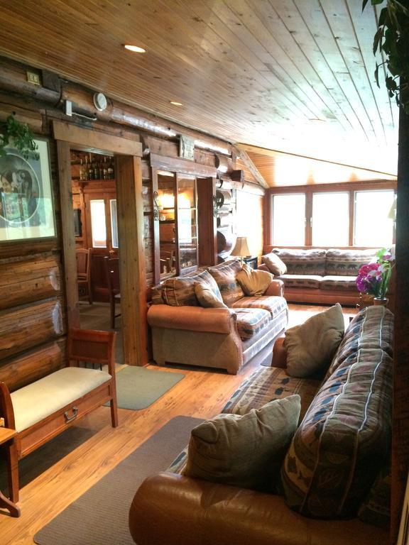 Helmcken Falls Lodge Cabin Rooms And Rv Park Clearwater Bagian luar foto