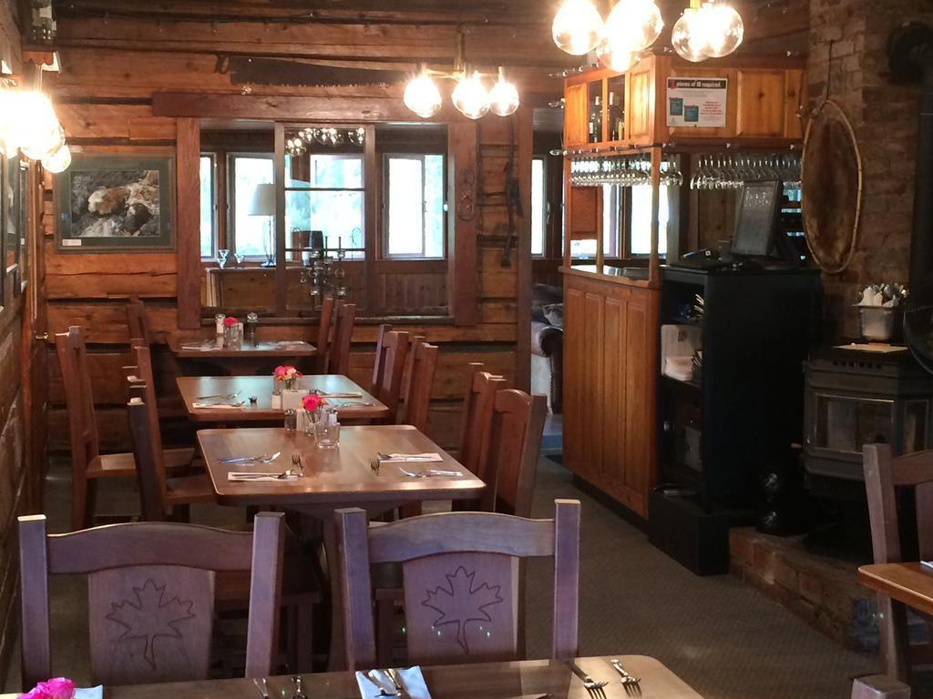Helmcken Falls Lodge Cabin Rooms And Rv Park Clearwater Bagian luar foto