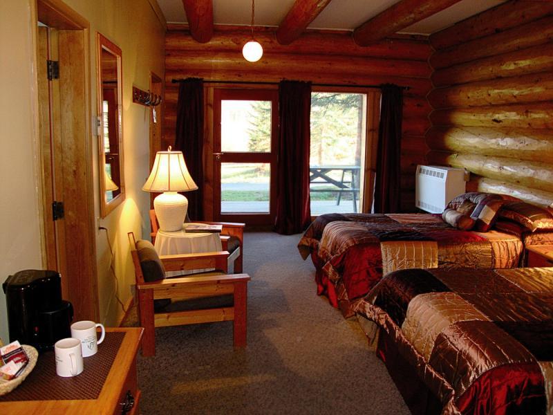 Helmcken Falls Lodge Cabin Rooms And Rv Park Clearwater Bagian luar foto